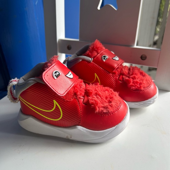 Cute baby Nike Team Hustle D9 lil ‘Fast n Furry’ chili red. Toddler size 6c - Picture 3 of 9